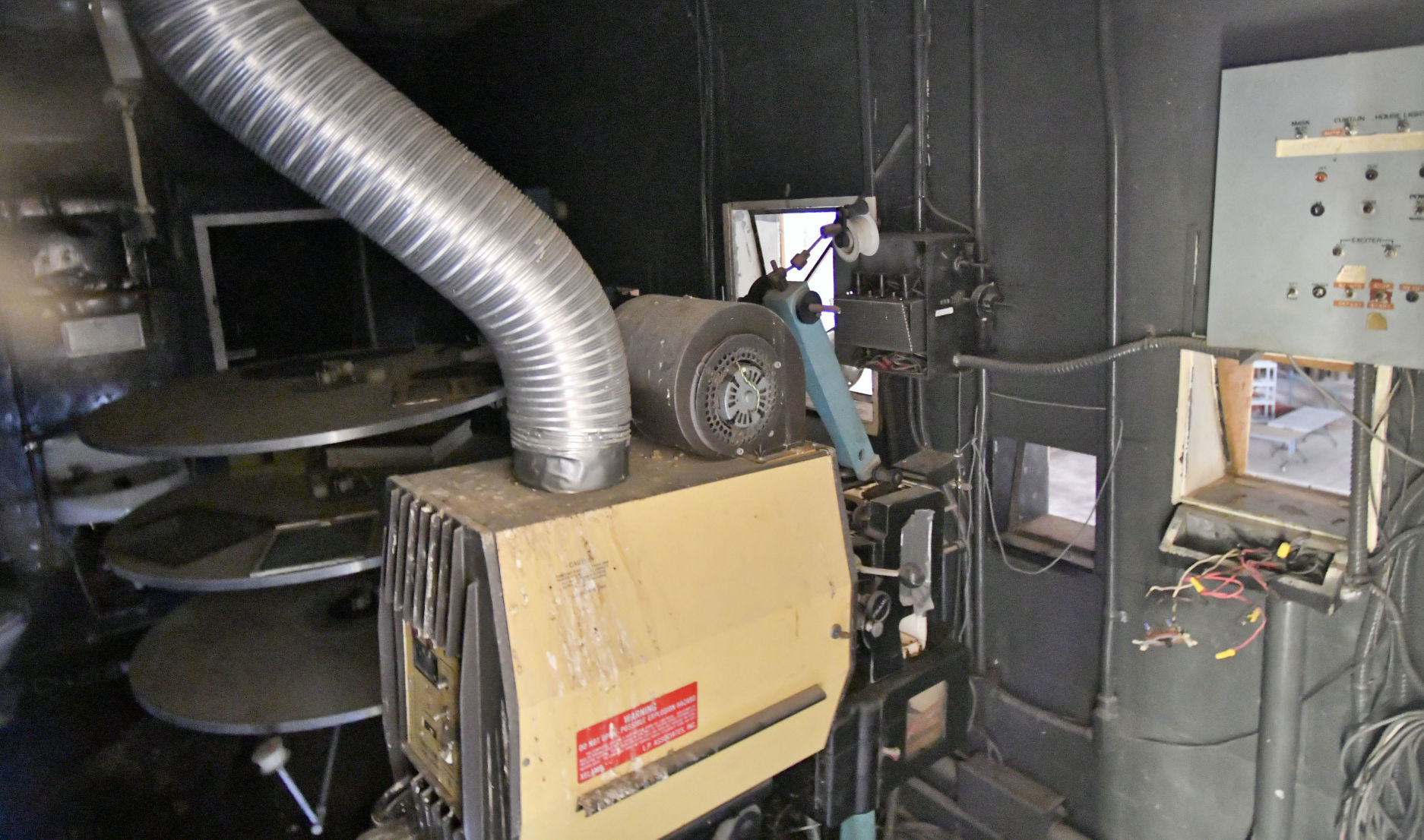 080618 Lompoc Theatre 03.jpg